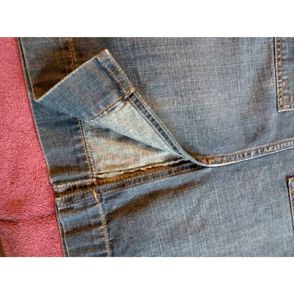 Tommy Hilfiger short denim skirt size 10, zipper front, buttoned pockets - Picture 7 of 9